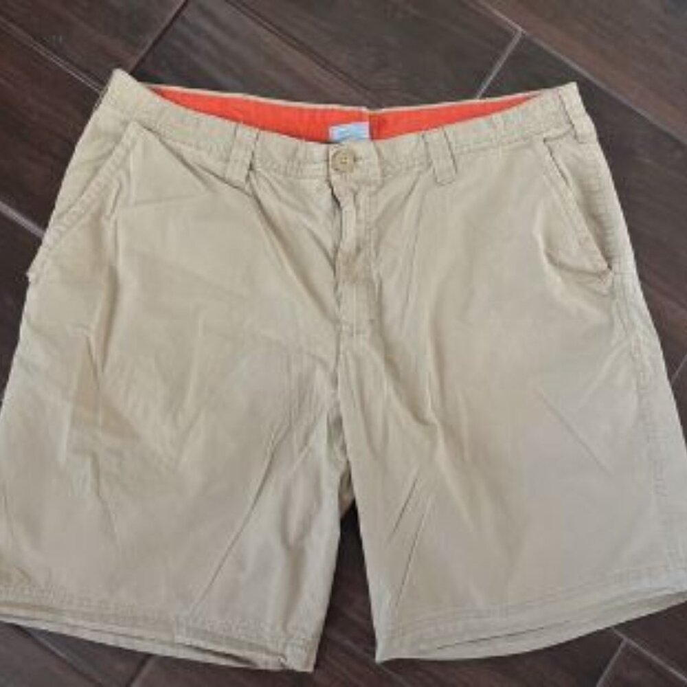 Size 36 NWOT Columbia khaki shorts‎